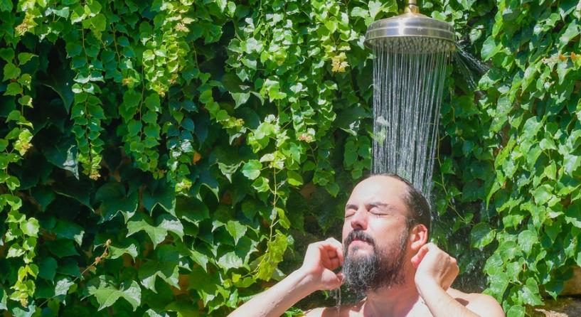 Kerti zuhany építése házilag: inspiráló DIY ötletek, amik segítenek a tervezésben!