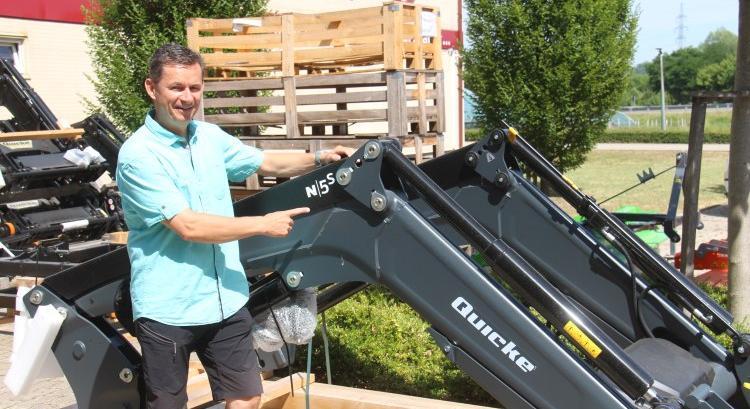 Közel 600 eladott Quicke homlokrakodó több mint 20 év alatt