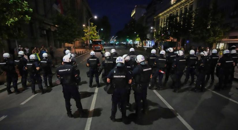 Bűnvádi feljelentés a rendőri brutalitás és a gyaníthatóan nem igazi rendőrök beavatkozása miatt