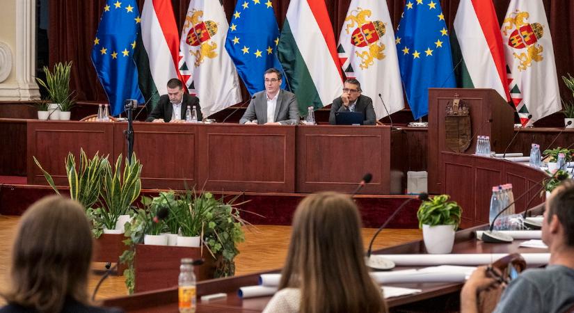Most pótolják a botrányba fulladt Fővárosi Közgyűlést – Mit gondolnak a felek?