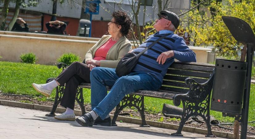 Bezzegrománia: 53 ezer forintos nyugdíj jár egy teljes szektornak