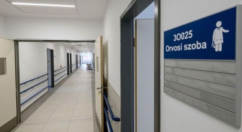 Ünnepelnek a közszolgálati és egészségügyi dolgozók, zárva a hivatalok