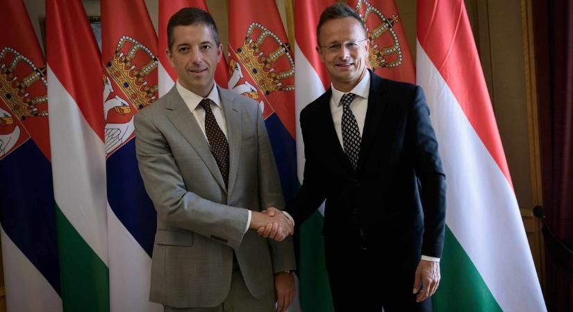 Szijjártó Péter: Magyarország és Szerbia szuverenista kormánya tovább fokozza az együttműködését (videó)