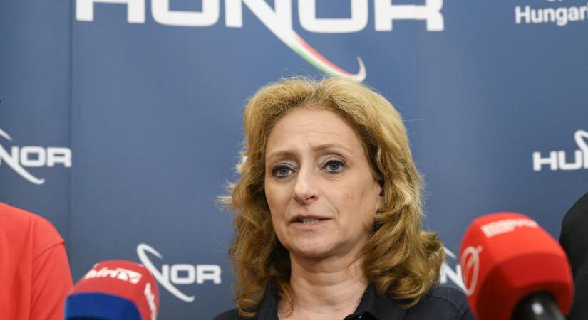 Ferencz Orsolya: már az űrben elvégzendő kísérleteken dolgozik Kapu Tibor