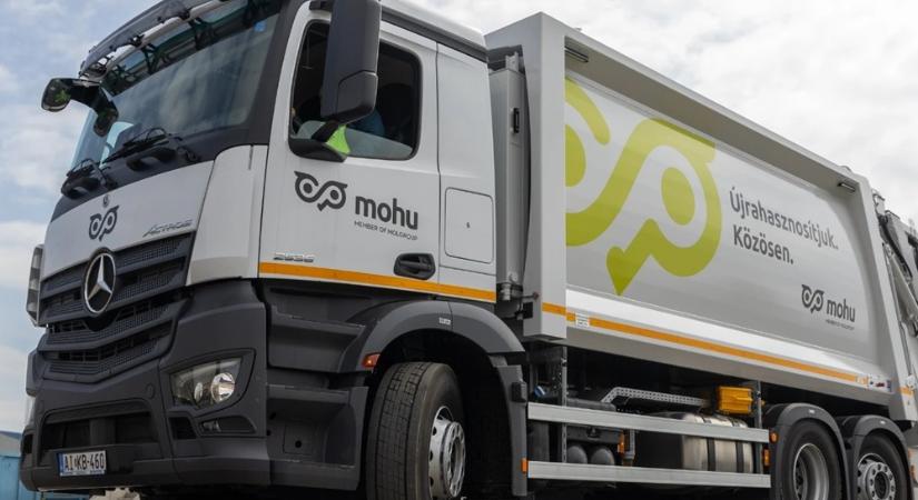 A MOHU MOL 18 új kukásautót adott át Győrben