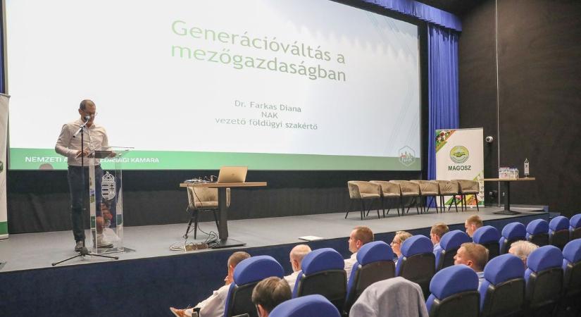 Nagy lépés a mezőgazdaságban: könnyebbé változik a gazdaságátadás