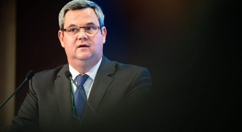 Takács Péter: A kórháznak kb. 1,2 millióba került, hogy Ruszin-Szendi tábornok úr kevesebb zsírral tudjon fotózkodni most önimádó pártelnökével
