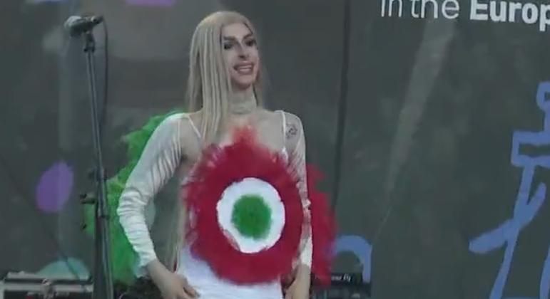 Orbán Viktor szerint van, aki büszke a kokárdás drag queenekre, de mi nem kérünk belőle  videó