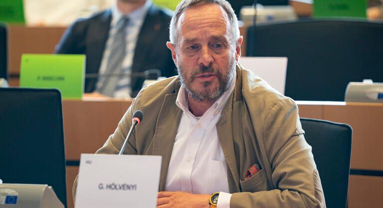 Hölvényi György: Afrikában mintegy százmillió gyermek kimarad az iskolapadból