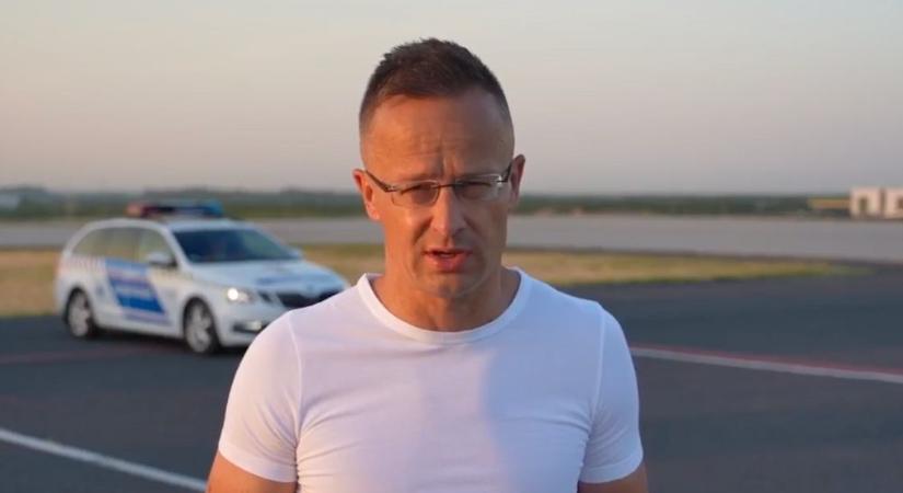 Szijjártó Péter kemény üzenetet küldött a külföldi kormányoknak