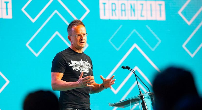 Szijjártó Péter: Hagyják élni a magyarokat!