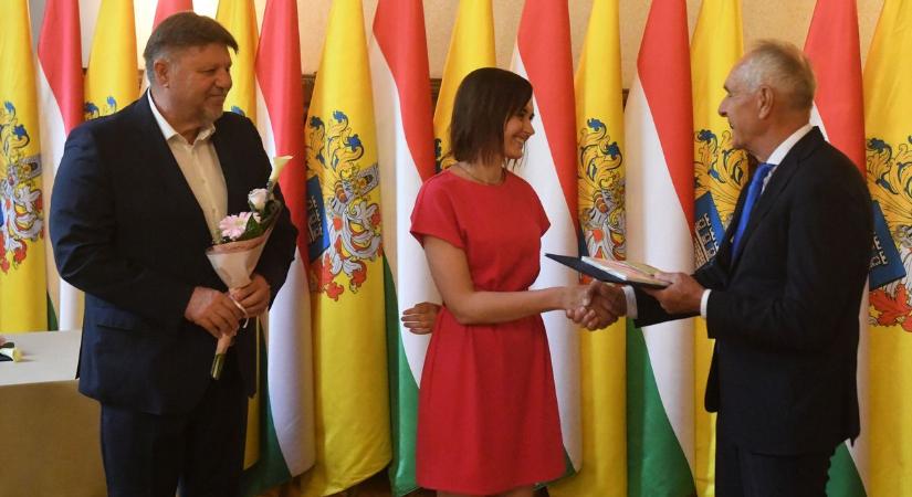 Kaposvári orvosok, védőnők, asszisztensek munkáját ismerték el