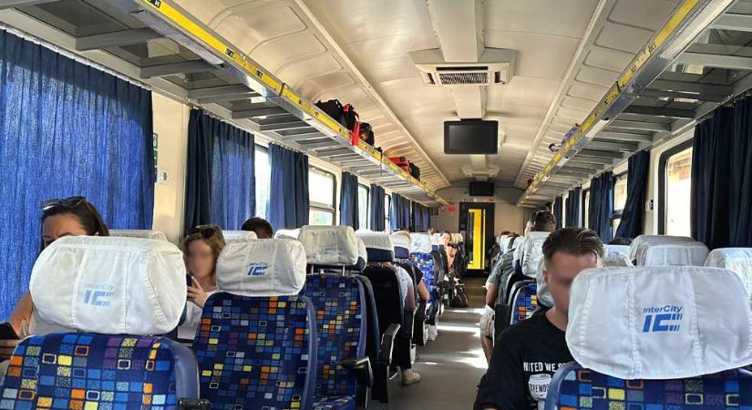 Baleset az InterCityn: leszakadt egy lámpa a vasúti kocsiban, egy idős asszony fejsérülést szenvedett