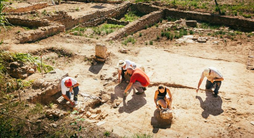 Hihetetlen kincsekre bukkantak Veszprémben: a régészek sem hittek a szemüknek
