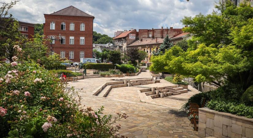 Nem hittük volna, hogy ez lesz a lepukkant miskolci parkolóból! Új élettel telt meg a hely – fotókkal, videóval