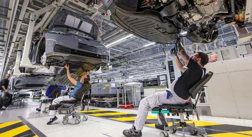 Óriási létszámleépítést jelentett be a világ egyik legnagyobb autógyártója – ez áll a háttérben!