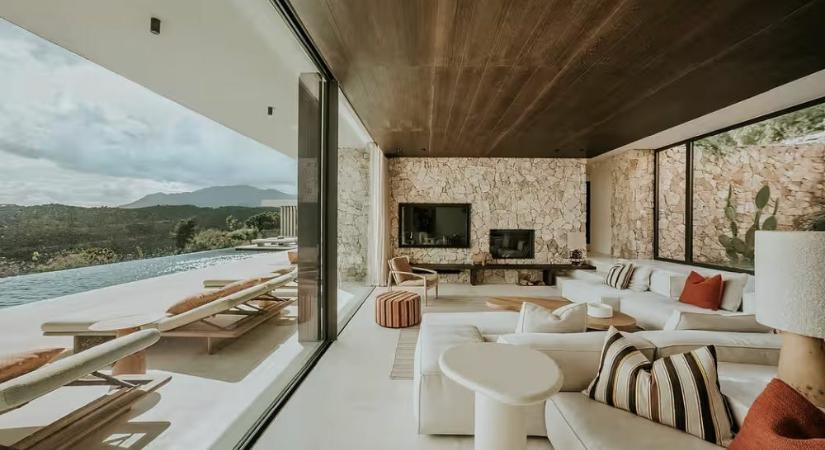 Egy gyöngyszem a természetben - Luxusvilla letisztult lakberendezéssel