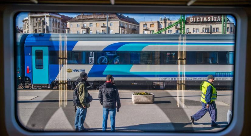 Lámpa zuhant egy idős nő fejére egy Szombathelyre tartó Intercityn