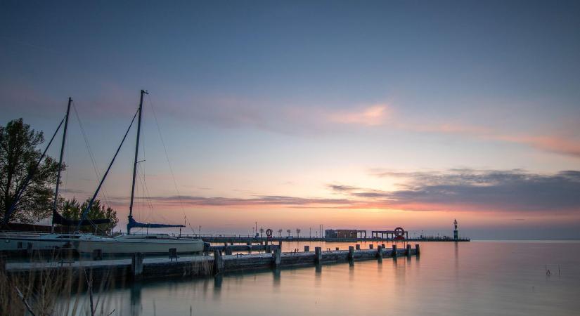 Teljesen kihalt a Balaton, rendkívüli videó terjed az online közösségi oldalakon?