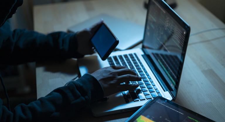 Darkweb, manipulált ügyfelek, milliárdos károk: mindenki célpont, csak a legtöbben ezt nem tudják