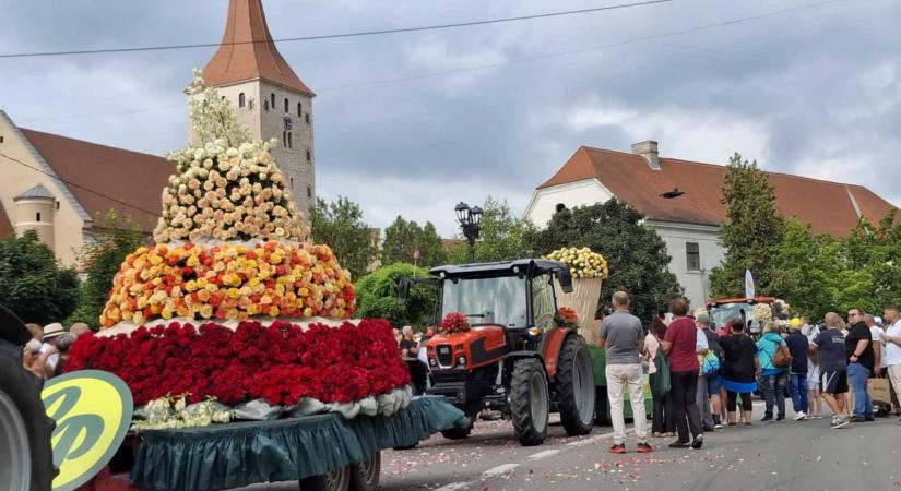 Csombordi Rózsanapok: Nagyenyed a Rózsák városa címet kapta a fesztiválon
