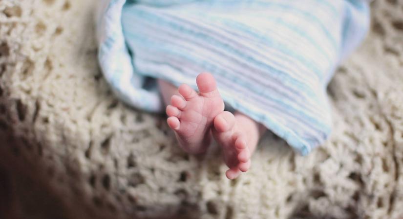 Ismét módosítanak a gyermekvédelmi törvényen, könnyebben mondhatják majd egy családra, hogy nem alkalmas a gyereknevelésre
