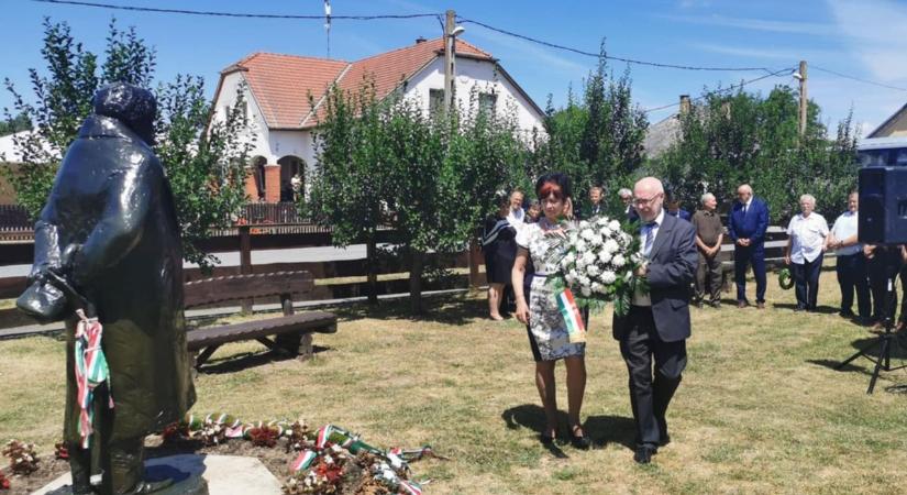 Tiszacsécse, az írógéniusz tündérszigete (fotókkal)