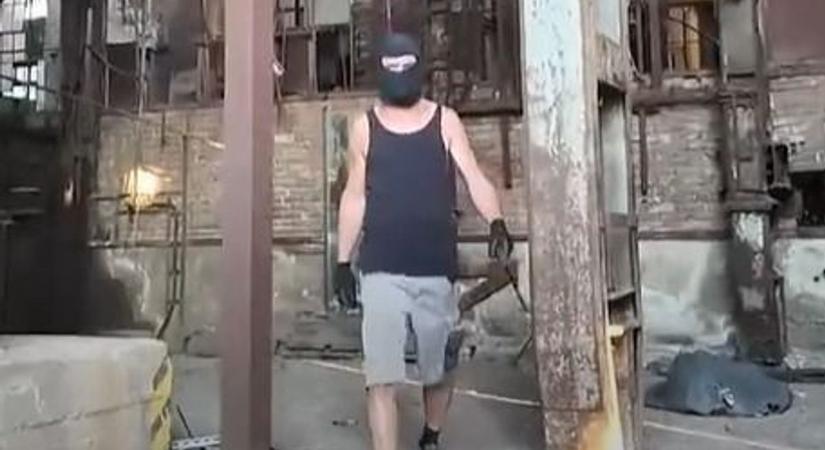Élő adásban támadták meg az urbex-videóst – nézői riasztották a rendőrséget