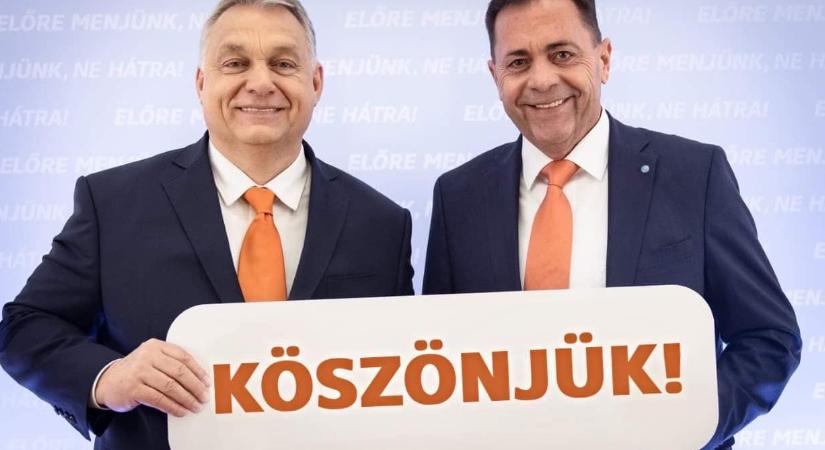A fideszes Pócs János tiszás politikus nevét írta egy megperzselt disznóra