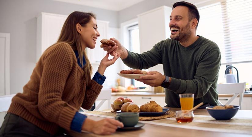 Ezeket az ételeket és italokat felejtsd el a kánikulában, hoztunk helyettük egy hűsítő receptet