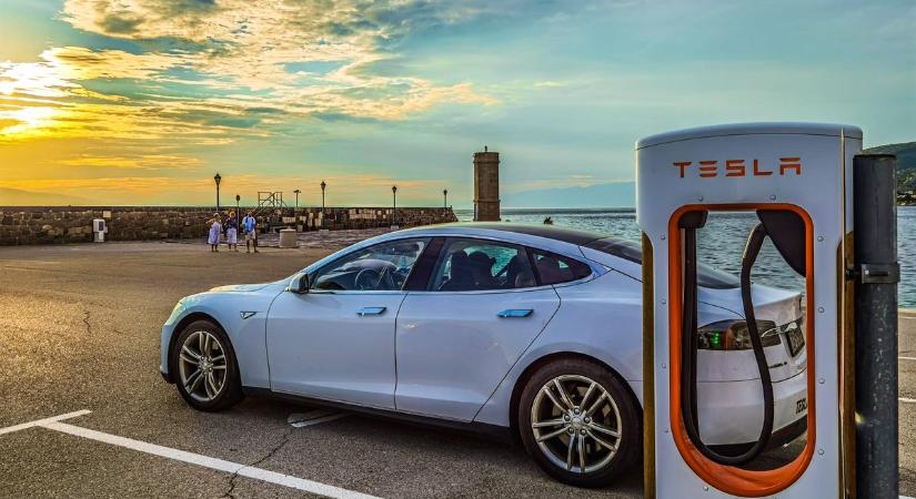 Akkuval támogatott Superchargert ígér a Tesla Horvátországba