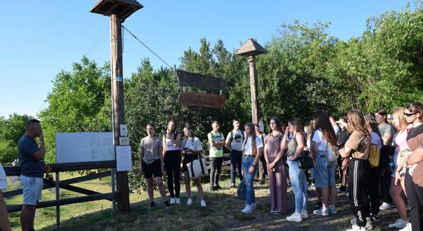 KRISZ dicsőítő alkalom a beregardói Fehér sziklánál - Jézussal a hegyen