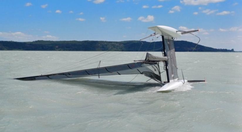 Egy hétvégén 50 embert mentettek ki a Balatonból