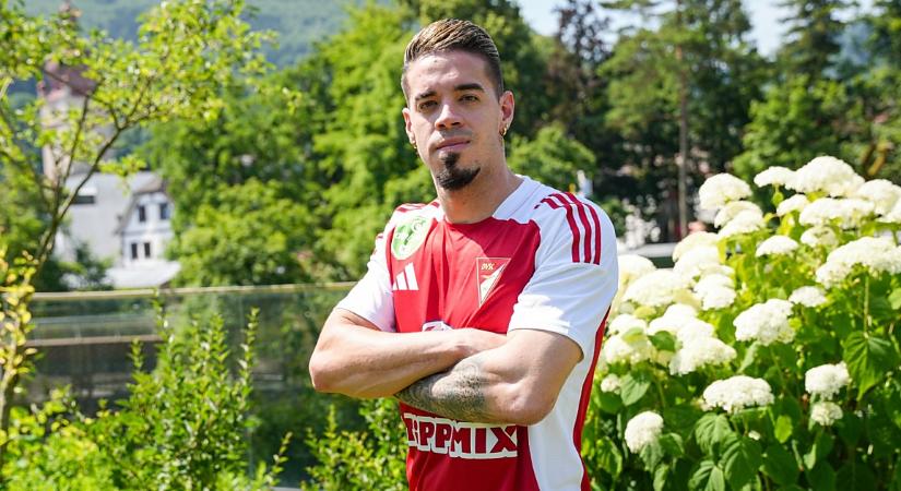 Hivatalos: válogatott védőt igazolt a DVSC