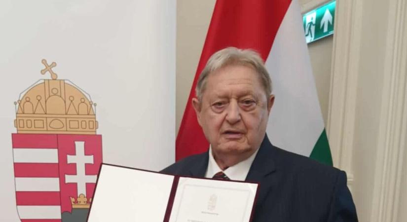 Öt évtizede a Mátra jószívű doktora, most rangos kitüntetést kapott