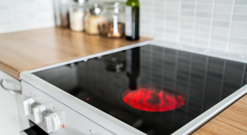 Forró főzőlapra ültette kétéves unokaöccsét egy férfi