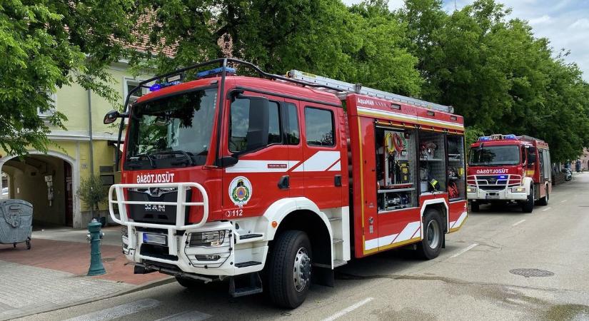 Több autó ütközött össze Debrecen forgalmas belvárosi útján