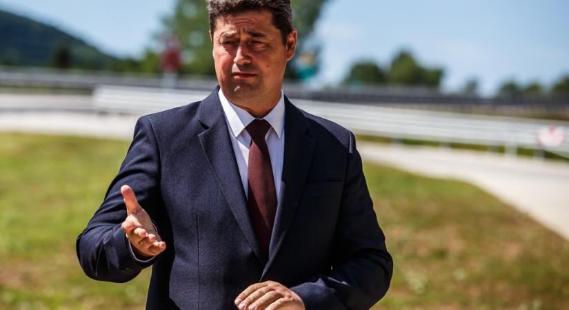 2 millió forintra nőtt a kőszegi polgármester, Básthy Béla fizetése