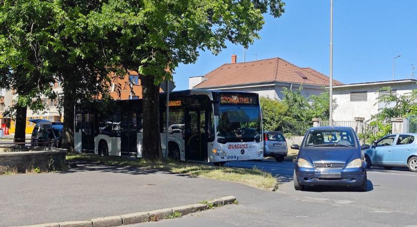Busszal ütközött egy személyautó Szombathelyen - fotók
