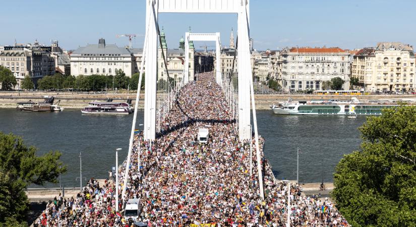 Orbán Origót oszt és azt írja, a Pride-dal a politikának már nincs dolga, „a többi a hatóságok feladata”