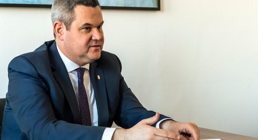 Takács Péter: A volt vezérkari főnök visszaélt a hatalmával