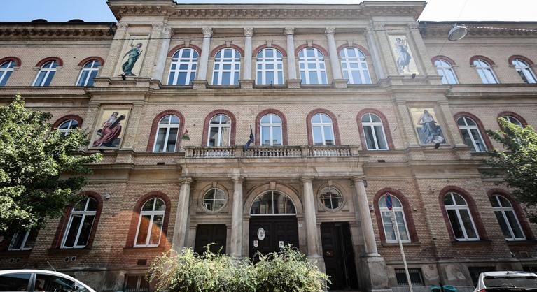 Több mint harminc év után távozik a Madách Imre Gimnáziumból a felmentett igazgató