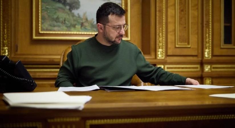 Zelenszkij aláírta a katonák szabadságát érintő új törvényt