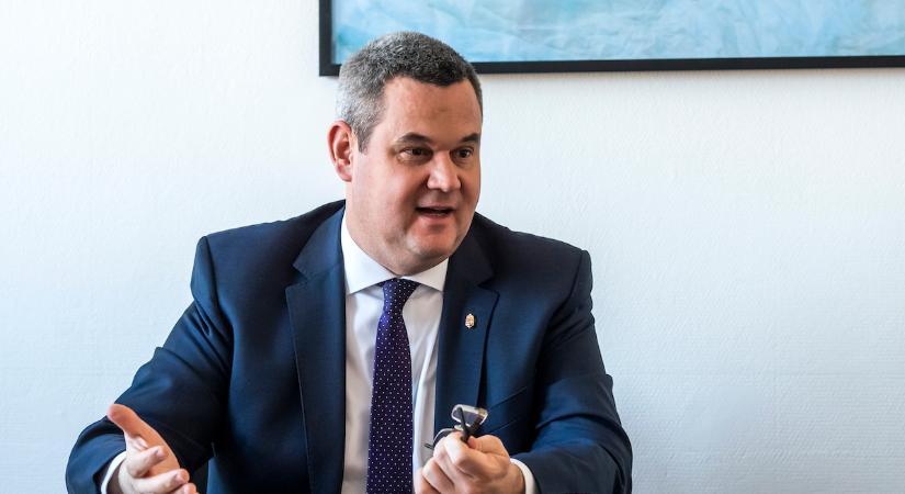 Takács Péter: A kormány nagyobb anyagi megbecsülést szeretne az egészségügyi dolgozóknak