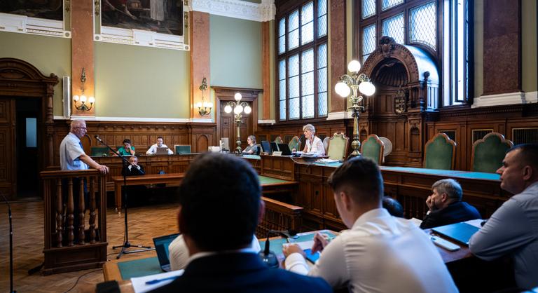 Schadl–Völner-per: bíróság elé állt Trócsányi László