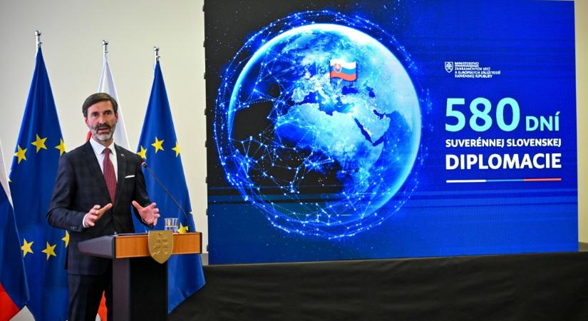 Szlovákia átvette a Slavkovi Hármak elnökségét
