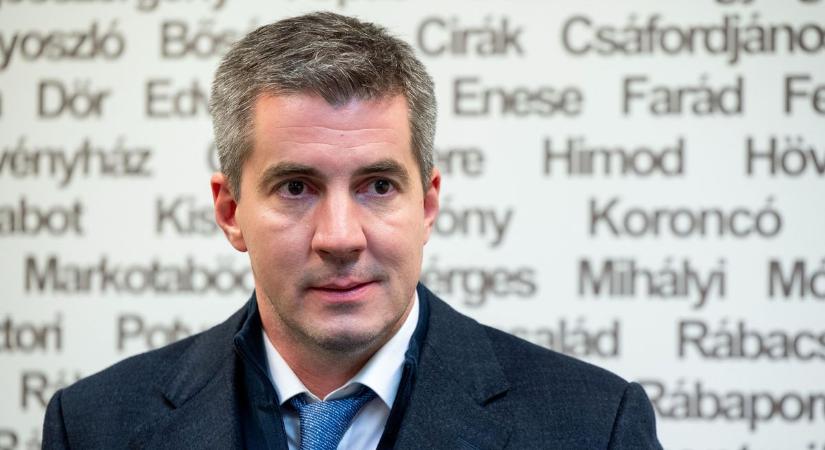 Kocsis Ruszin-Szendi eltitkolt, államilag finanszírozott zsírleszívásáról: Visszaélt az elöljárói hatalmával