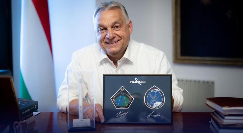 Orbán Viktor az űrből kapott ajándékot