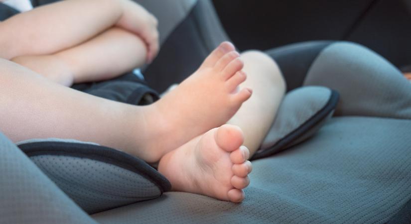 Forró autóba zárt babát szabadítottak ki Várpalotán