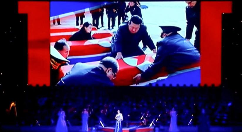 Elpityeredett az orosz–ukrán háborúban elesett észak-koreai katonákat gyászoló Kim Dzsongun